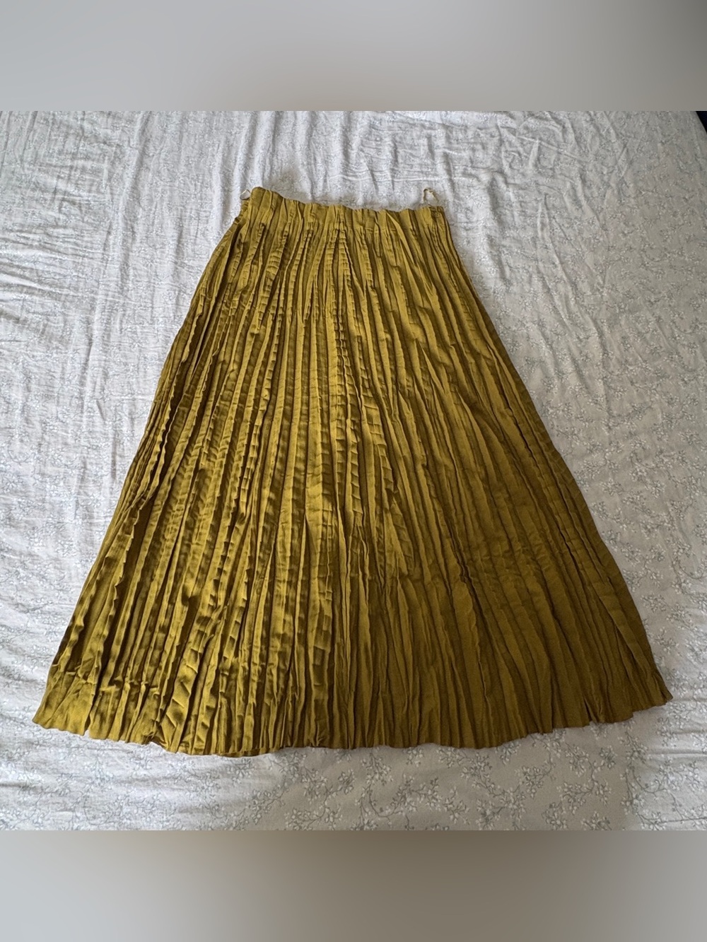 Massimo Dutti Pleated Midi Skirt in Olive Green
